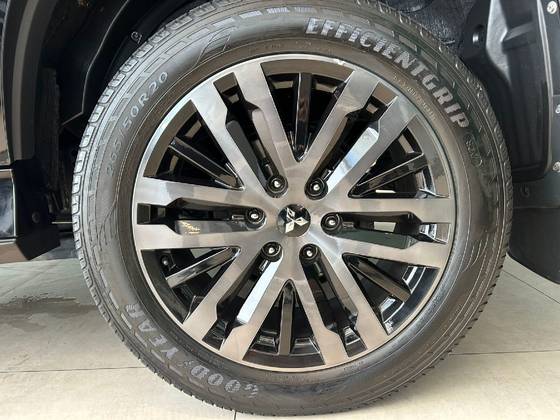 MITSUBISHI PAJERO SPORT 2.4 16V MIVEC TURBO DIESEL LEGEND AWD AUTOMÁTICO